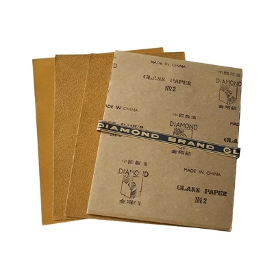 Perché è necessario utilizzare la carta vetrata? È per rendere la superficie ...